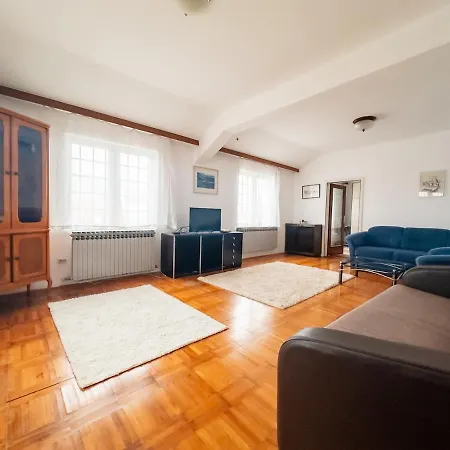 Terrace Loft With 2 Bedrooms & View *