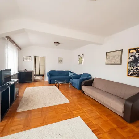 Terrace Loft With 2 Bedrooms & View דירה *