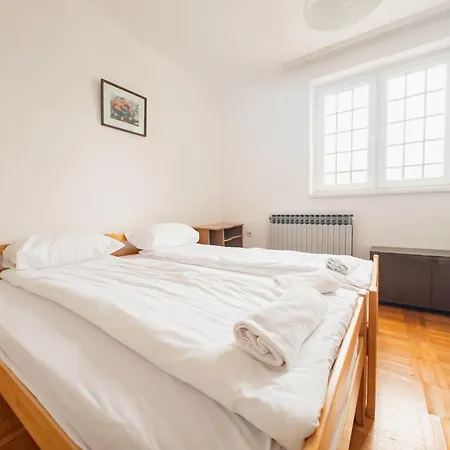 Terrace Loft With 2 Bedrooms & View סראייבו