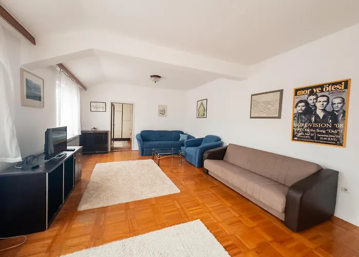 Terrace Loft With 2 Bedrooms & View شقة *